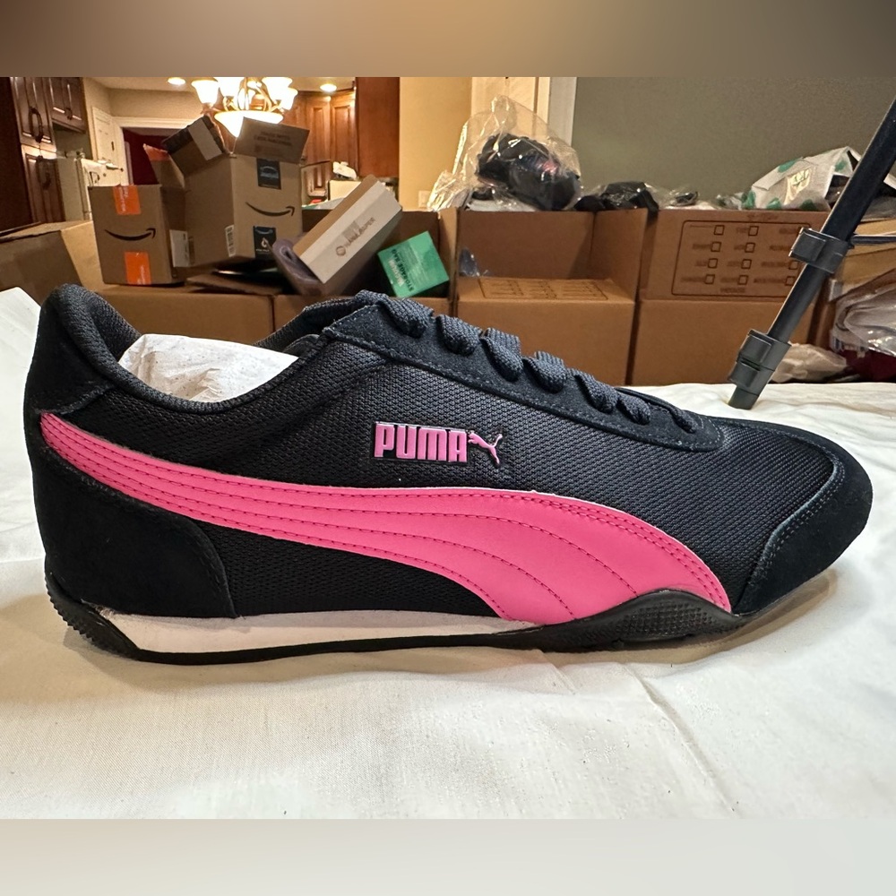 NEW IN BOX - Puma 76 Runner Fun Mesh Black Sneakers w Pink Highlights, Wm’s 11